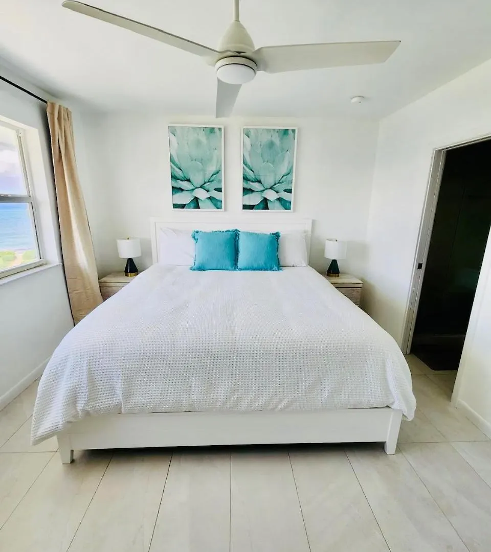 7Mile Beachfront Apartment 乔治城