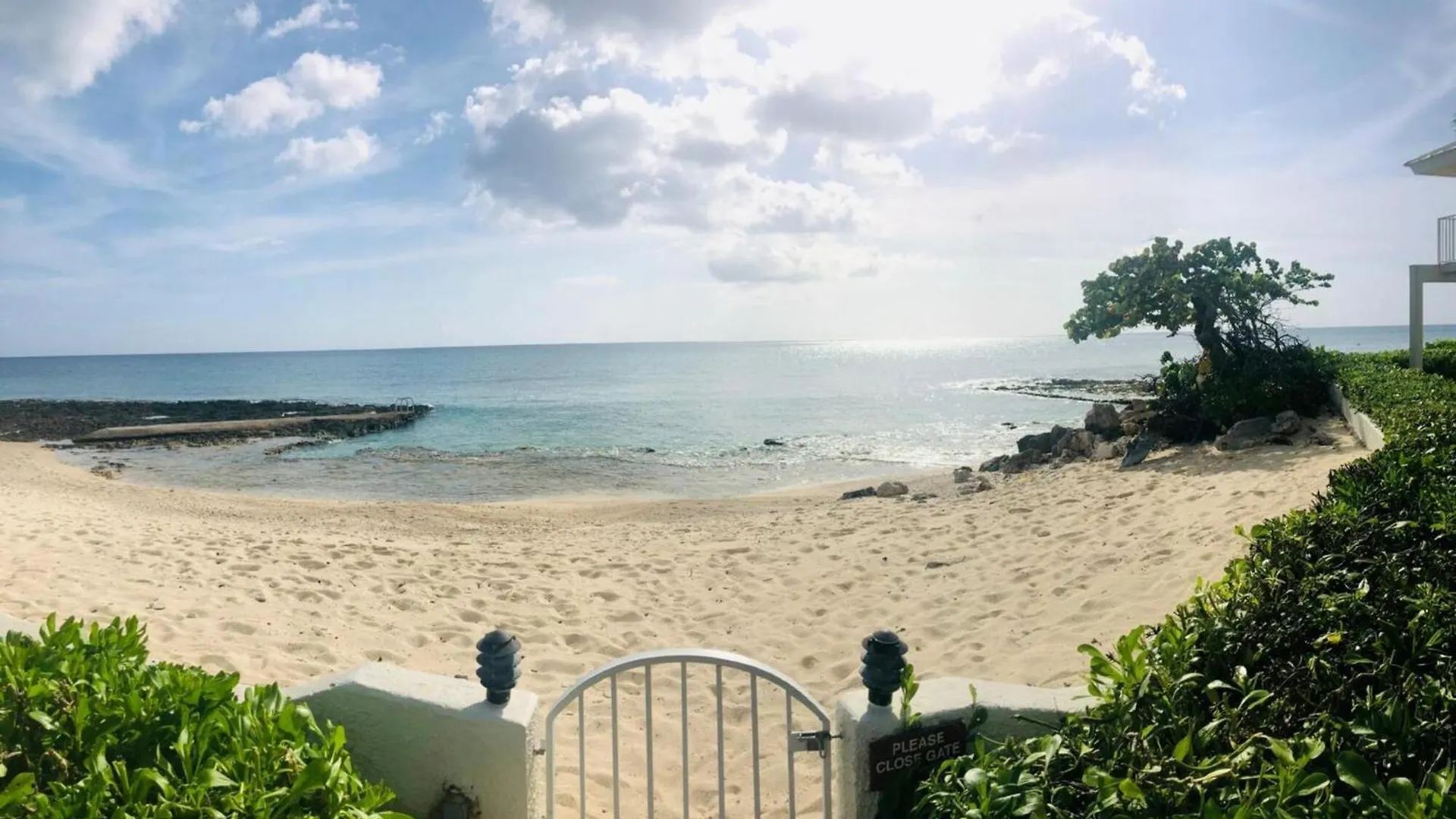 7Mile Beachfront Apartment 乔治城